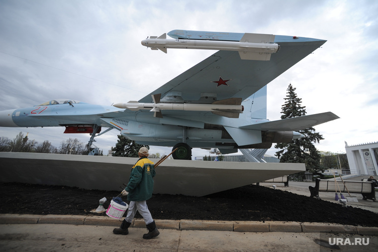 Военная техника на ВДНХ. Москва, су27, су-27, военный самолет