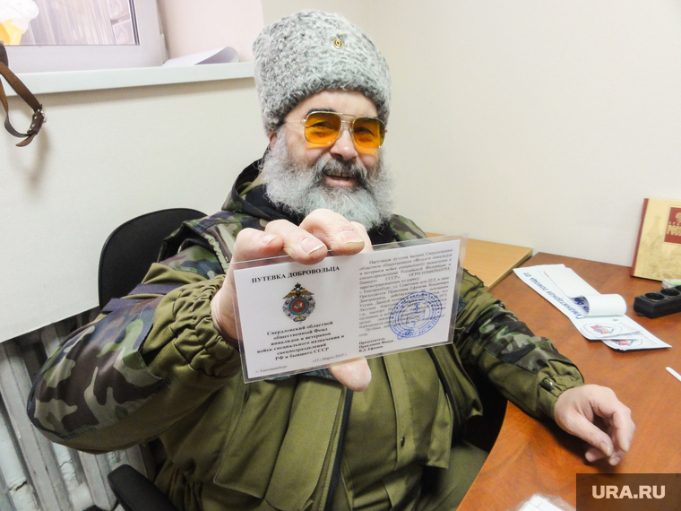 Ефимов — бывший командир отдельного батальона спецназа «Черные волки», в 1993-м штурмовал Белый дом, в 2015-возил в Донбасс роту уральских добровольцев