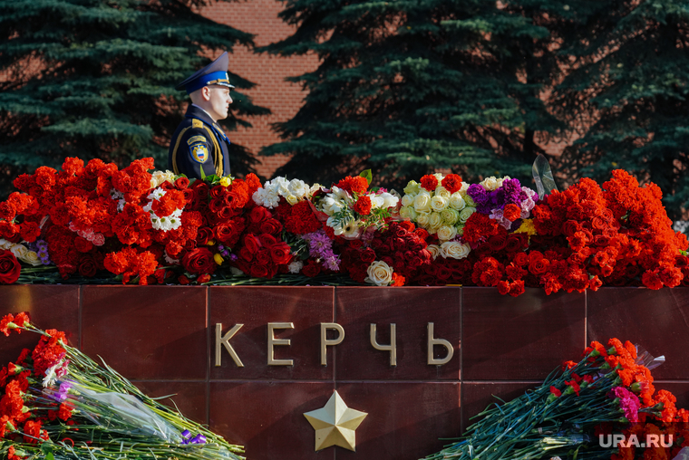 События с улиц. Москва, трагедия, возложение цветов, керчь