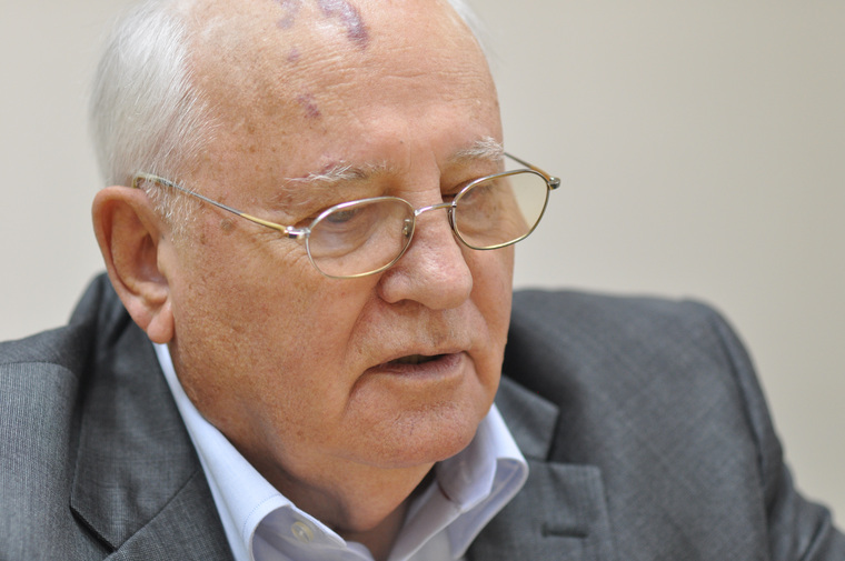 Михаил Горбачев в 1987 году подписывал «ракетный» договор