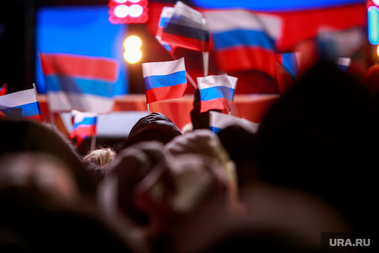 Митинг-концерт "Россия. Севастополь. Крым." в честь 4-ой годовщины присоединения Крыма. Москва, российский флаг, триколор, флаг россии