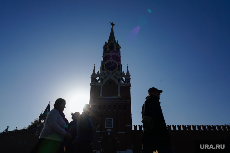 События с улиц. Москва, спасская башня, кремль