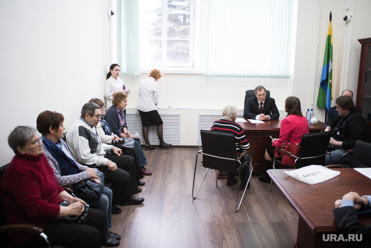 Встреча делегации жителей дома с председателем гордумы продолжалась 40 минут