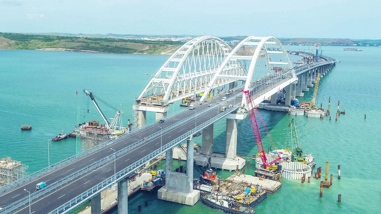Парламентарии отметили, что в строительстве моста участвовали европейские компании