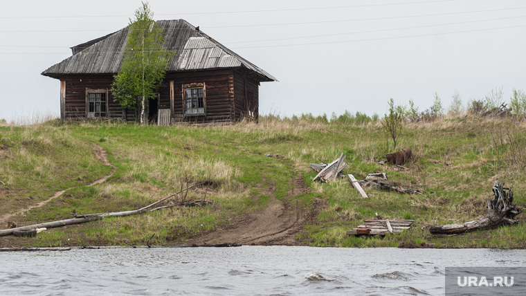 Доставка почты в труднодоступные районы Свердловской области, заброшенный дом, деревня, лес