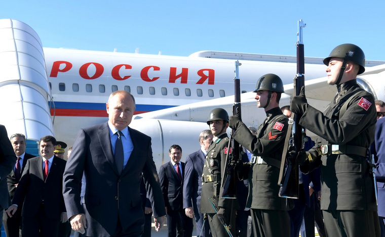 Путин прилетел в Стамбул после заседания в Ханты-Мансийске