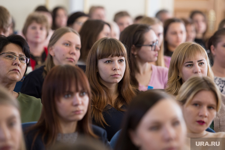 Власти Зауралья обещают больше внимания уделять социальной поддержке педагогов