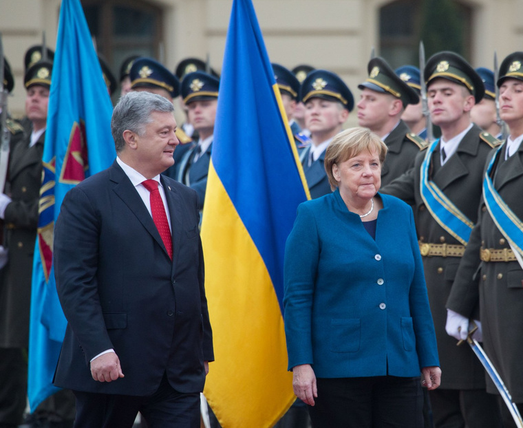 Канцлер ФРГ узнает о том, как Украина выполняет Минские соглашения
