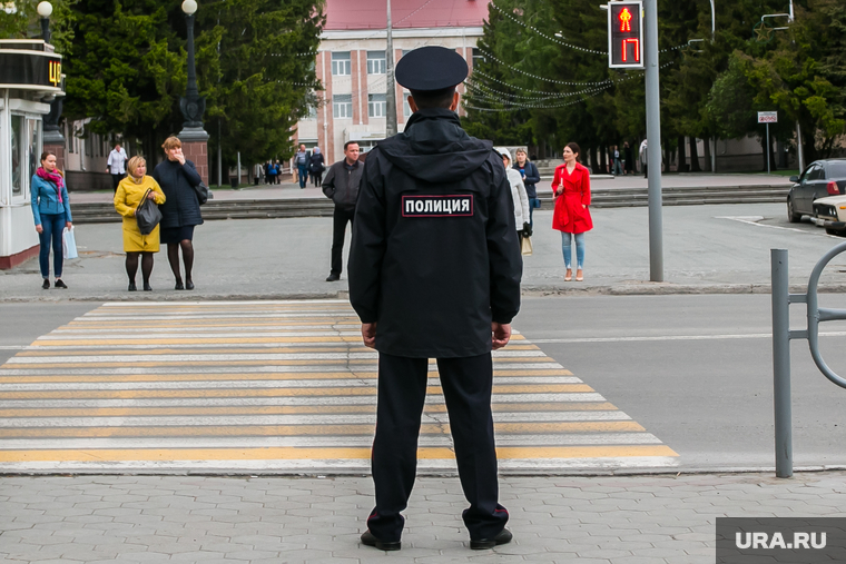 Разное. Курган, полицейский, пешеходный переход