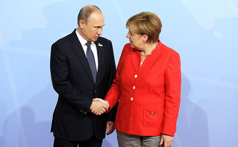 В Киеве обвинили Меркель в присоединении Крыма к России