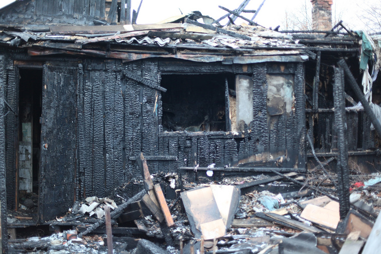 За месяц в районе выгорели до тла три дома