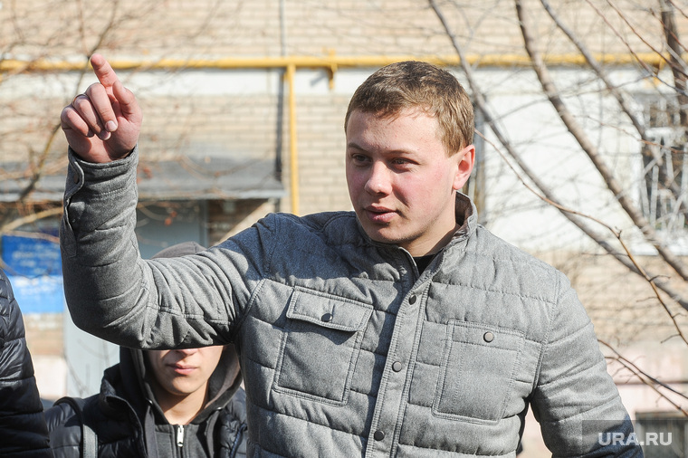 Противостояние жителей дома на Каслинской 17, защищающих детскую площадку, и застройщика. Челябинск, голощапов максим