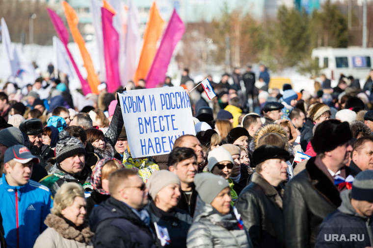 Митинг посвященный присоединению Крым к России. Сургут, крым наш