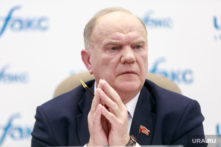 Пресс-конференция с участием Геннадия Зюганова и Павла Грудинина. Москва, зюганов геннадий, молится