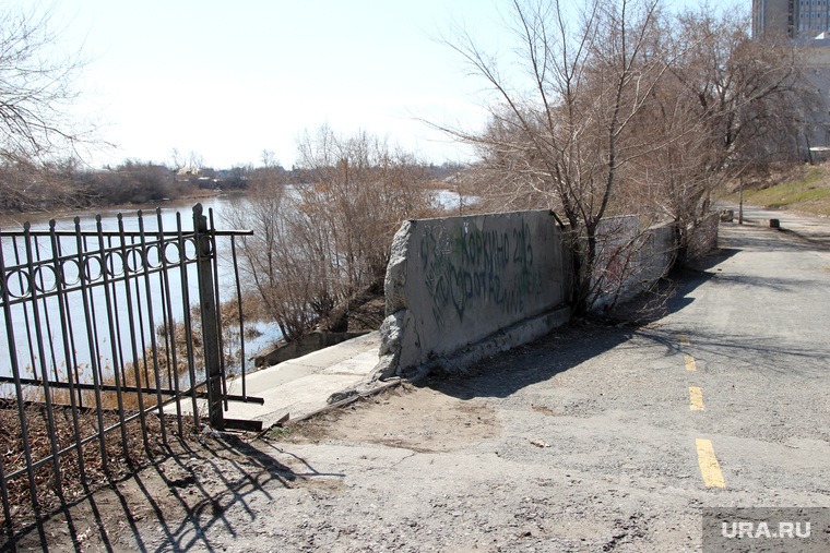 Паводок в городе.
Курган, набережная