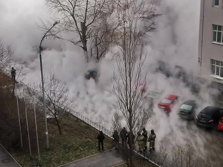 Специалисты пытаются найти место порыва