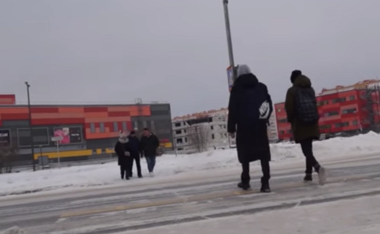 На этом пешеходном переходе у ТРЦ «Солнечный» была сбита школьница