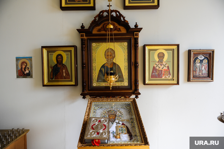 Виды Челябинска, иконостас, молельная комната юургу
