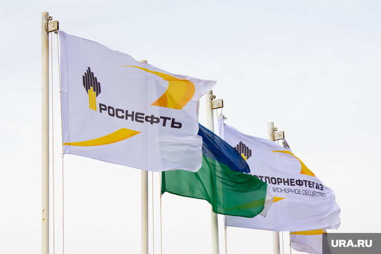 Роснефть. Нижневартовск
, роснефть, флаги