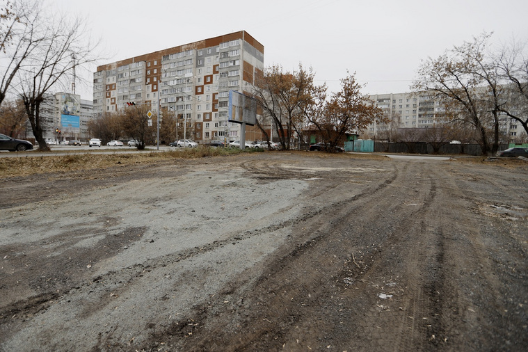 По генплану на этом месте должен проходить Первомайский проспект