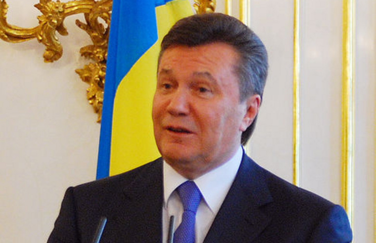 Янукович якобы травмировался во время игры в теннис