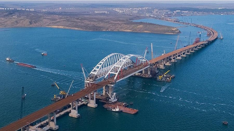 Украинские чиновники увидели, что Крымский мост якобы проседает