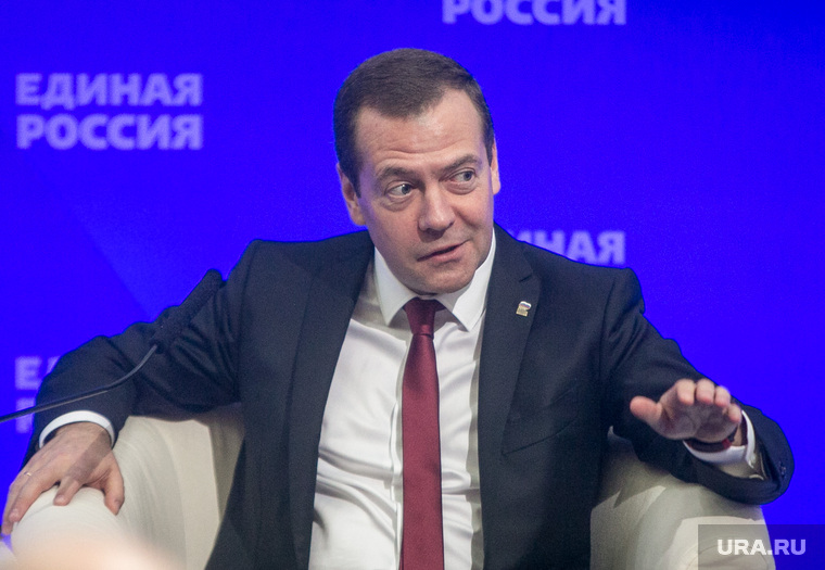 Совместное заседание высшего и генерального совета Единой России, ВДНХ. Москва, портрет, медведев дмитрий, жест рукой