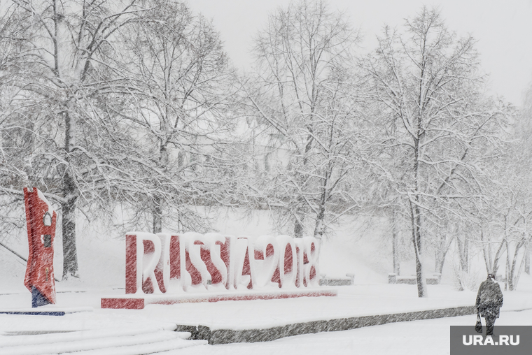 Сильный снегопад в Екатеринбурге, исторический сквер, зима, метель, чм2018, город в снегу, снегопад, russia 2018, россия 2018