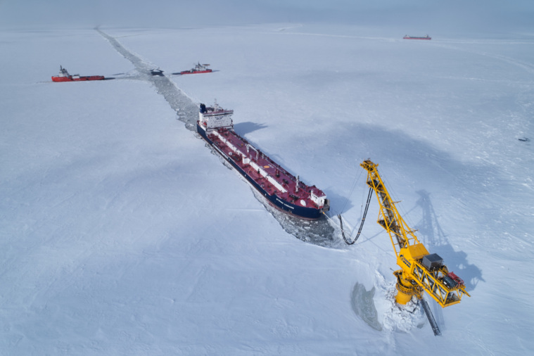 Нефть отгружали с помощью арктического нефтеналивного терминала «Ворота Арктики»