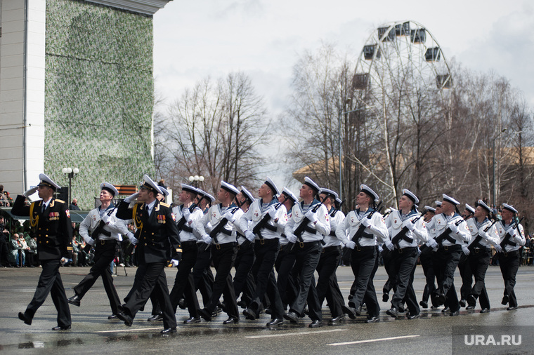 Военный парад, посвященный 73-й годовщине победы в Великой Отечественной войне. Свердловская область, Верхняя Пышма, марш, морфлот, верхняя пышма, моряки, парад победы, 9 мая, строй, военный парад