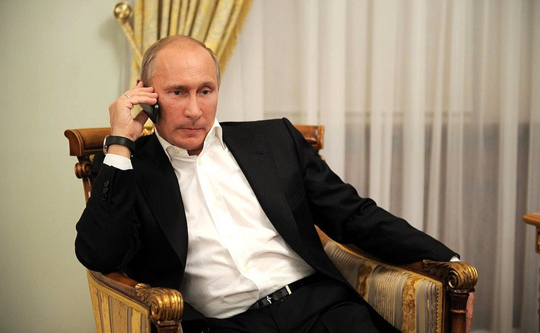 Путин назвал инцидент с украинскими кораблями провокацией Порошенко