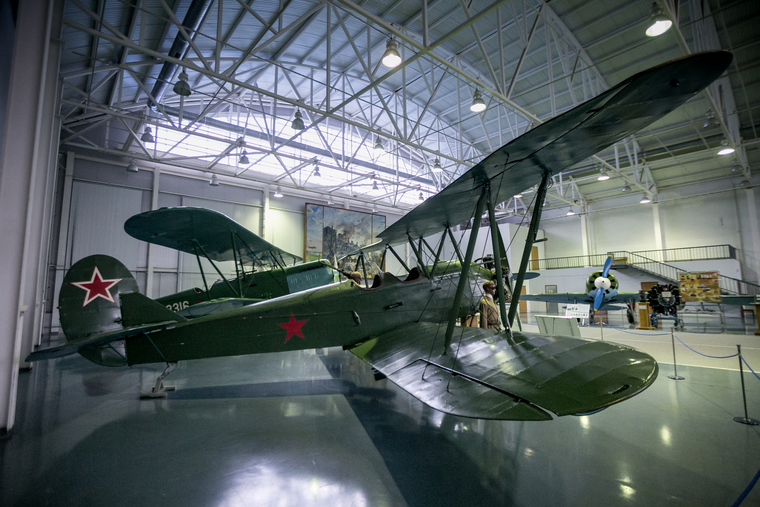 Экспонаты Центрального Музея Военно-Воздушных Сил России в Монино. Московская область, Монино, ангар, военный самолет