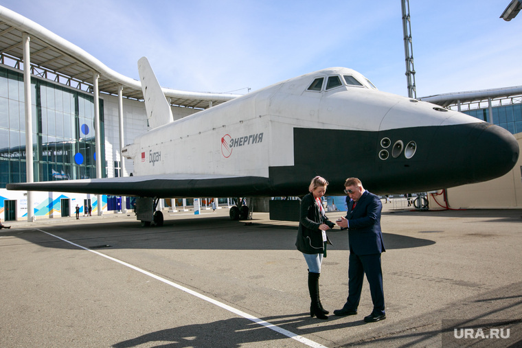 Макет космического челнока "Буран" у сочинского Медиацентра. Сочи, буран, космический челнок, шатл, сочинский медиацентр