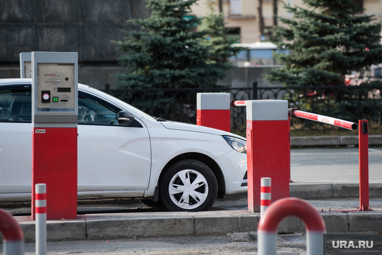 Презентация эксплуатационных возможностей мобильной мойки высокого давления. Екатеринбург, автомобиль, шлагбаум, парковочная система