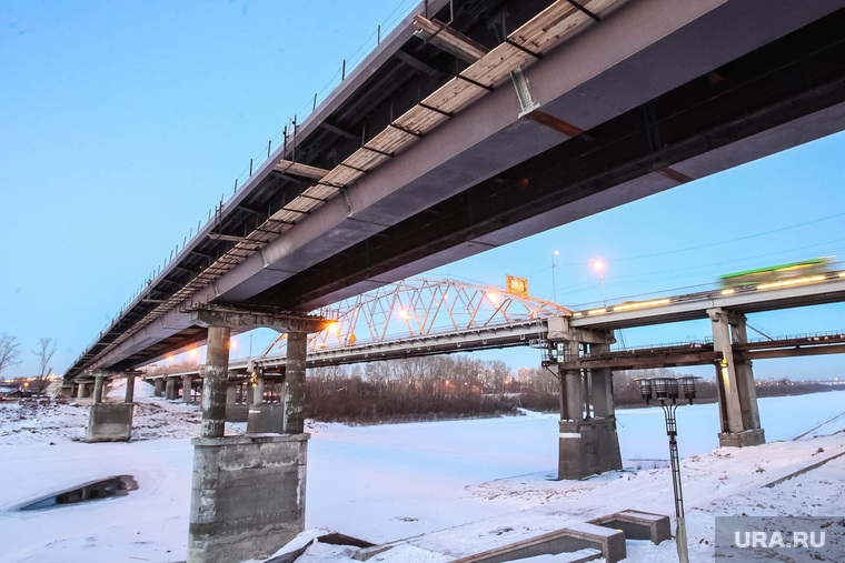 Мост на ул. Челюскинцев. Тюмень, мост, зима