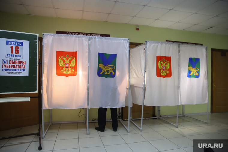 Повторные выборы губернатора Приморского края.
Владивосток, кабинки для голосования, избирательный участок, голосование, герб владивостока