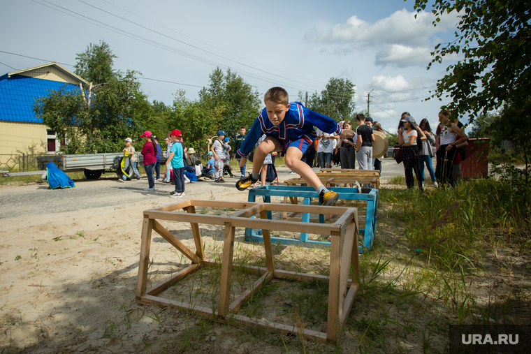 День коренных народов мира в деревне Русскинская, Сургутского района. Сургут
, прыжки через нарты