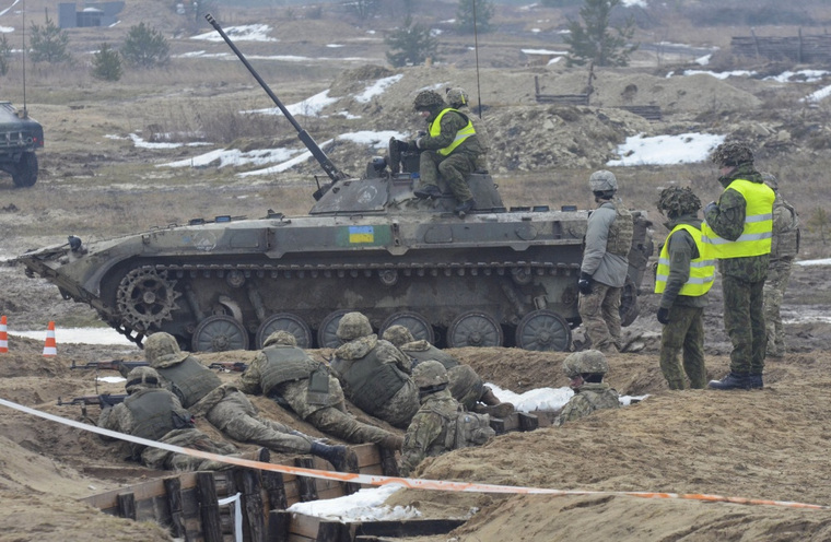 В ДНР сообщили о многотысячной группировке украинских военных на горловском направлении
