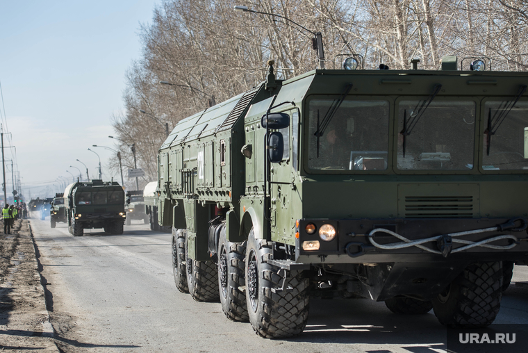 Первая репетиция юбилейного Парада Победы в Екатеринбурге на 2-ой Новосибирской, военная техника, ракетный комплекс, искандер