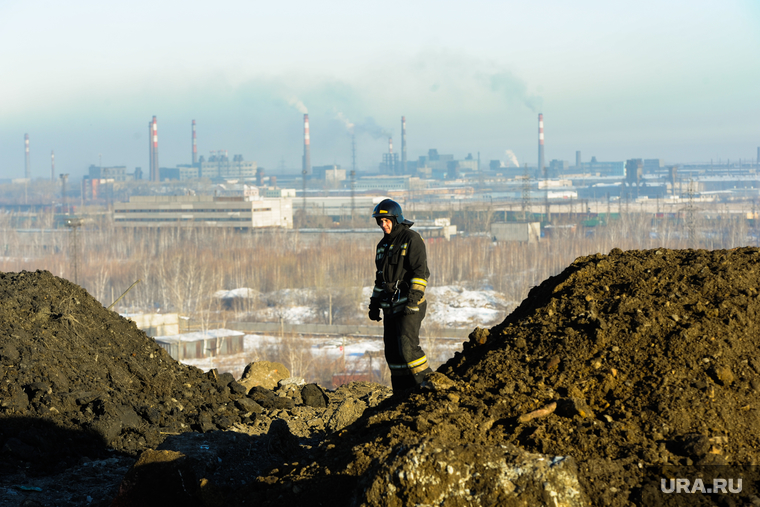 Городская свалка. Экологи исследуют квадрокоптером, пожарные дежурят на случай возгорания. Челябинск, мчс, огонь, городская свалка