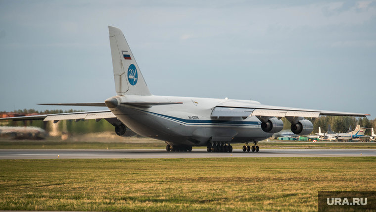 Клипарт по теме Аэропорт. Екатеринбург, ан-124-100, самолет руслан