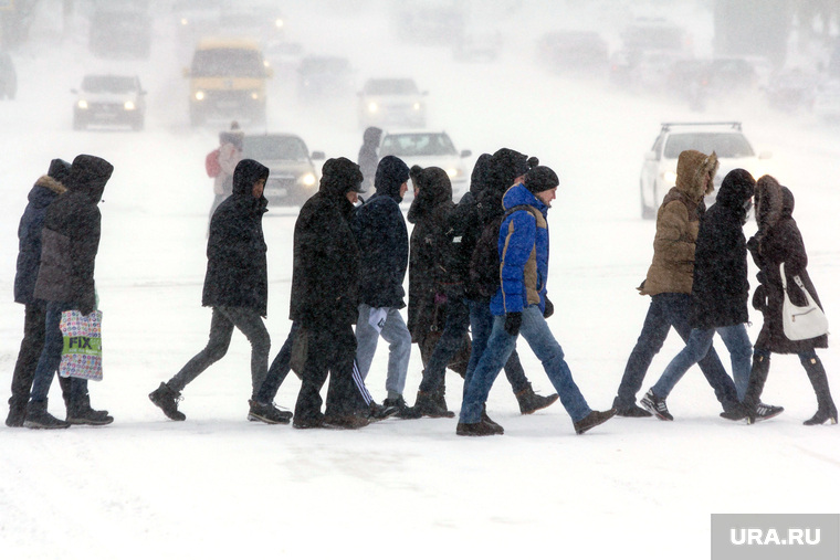 Клипарт. Магнитогорск, пешеходный переход, холод, зима, толпа