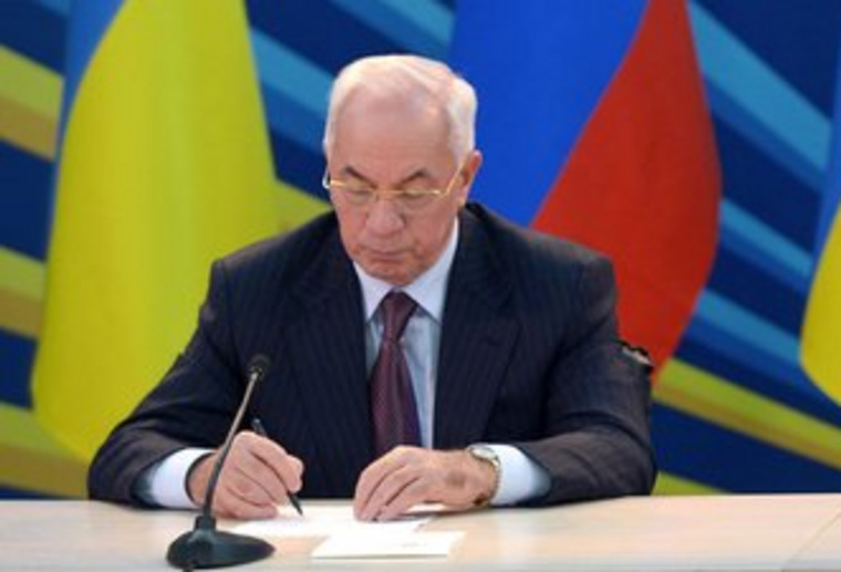 Азаров назвал парламентариев «придурками»
