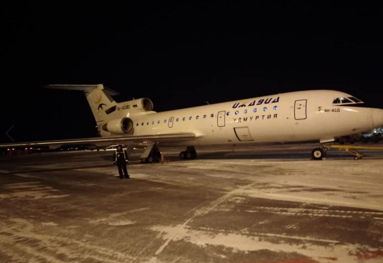 После получасового полета самолет приземлился в Екатеринбурге
