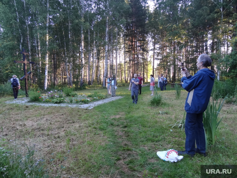 Посетители Поросенков Лог во время крестного хода, поросенков лог
