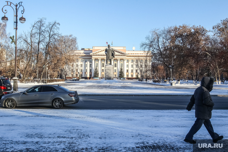 Зима. Тюмень, памятник ленину, центральная площадь, правительство, город тюмень