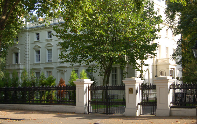 Россия и Великобритания выдали несколько виз будущим сотрудникам посольств