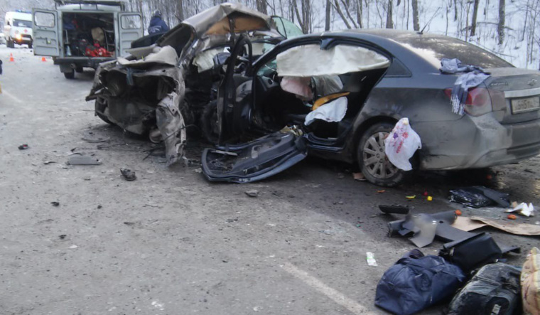 В результате ДТП госпитализировали три человека