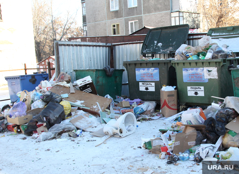 Мусорка после выходных (УК Чистый город)
Курган, мусорные контейнеры, мусорка, свалка, помойка