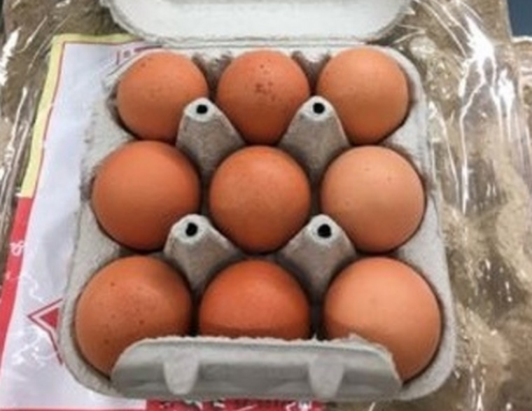 Девять яиц в упаковке